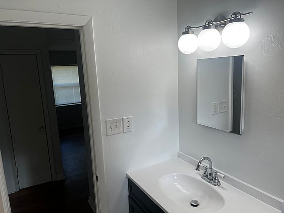 3rd image of 3715 NW 45th St