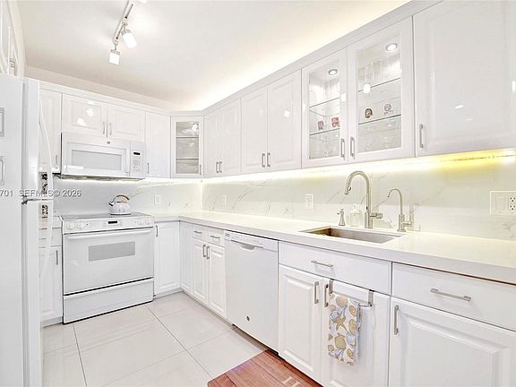 4th image of 2201 S Ocean Dr APT 604