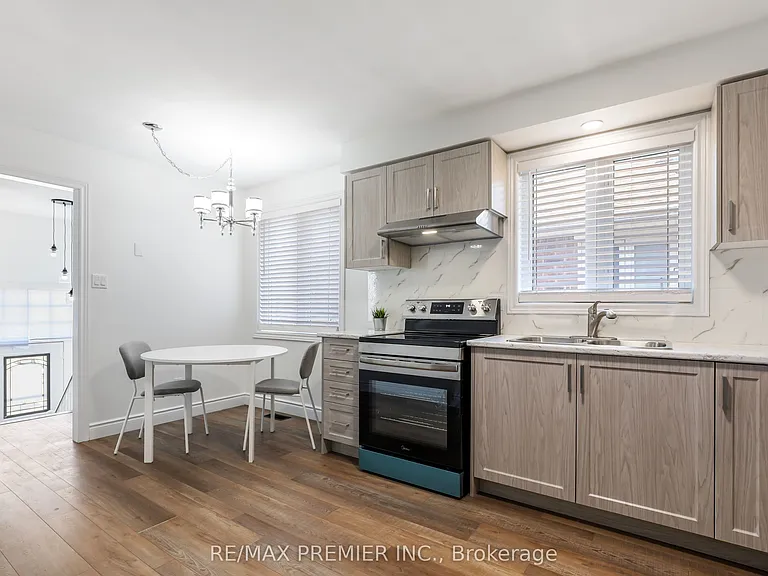 45 Roughley St #UPPER — Photo 6