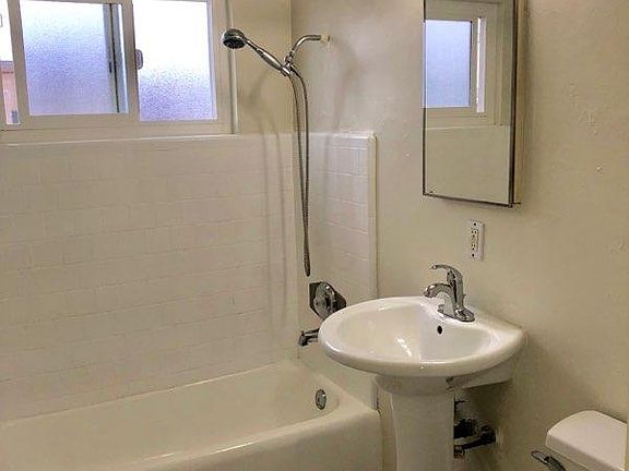 4th image of 4174 34th St