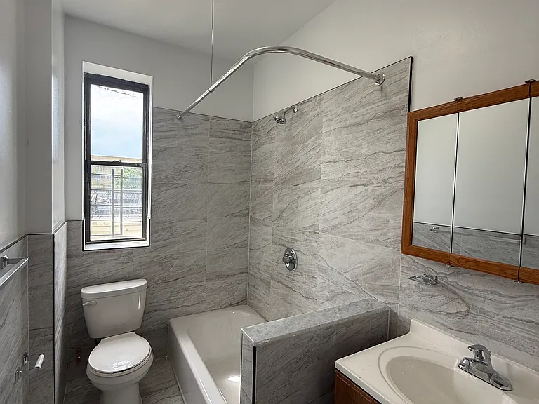 Carpenter Ave — Photo 5