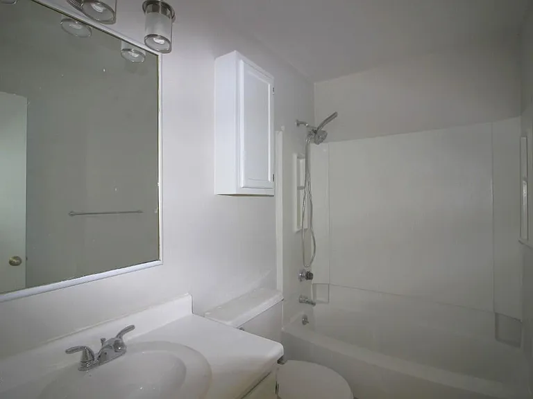 2833 Seclusion Ct #D — Photo 11