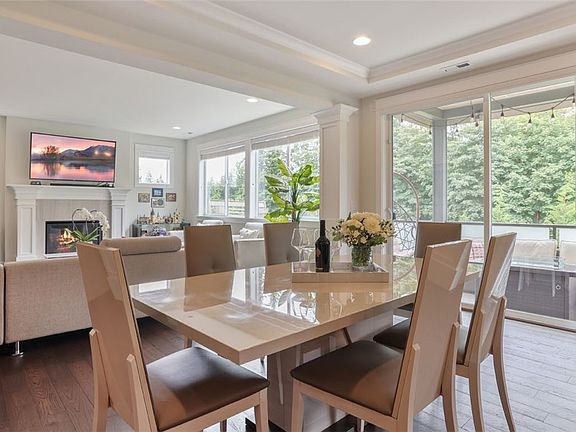 Enjoy lots of natural daylight!