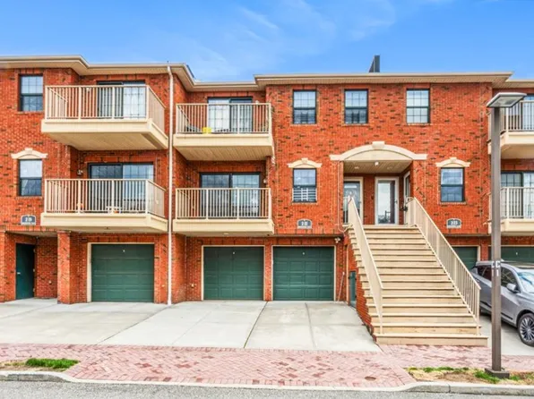 2-21a Constitution Place image 1 of 1