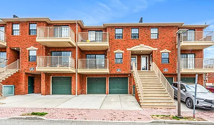 2-21A Constitution Place, #A