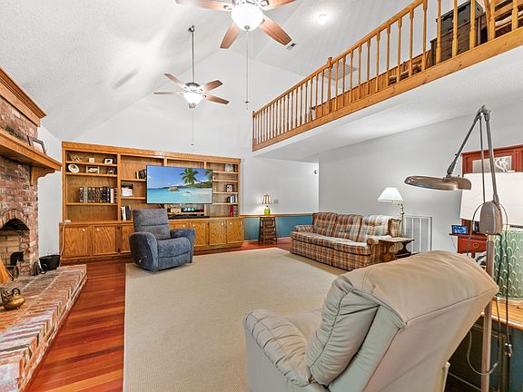 3rd image of 1768 Holly Ridge Dr.