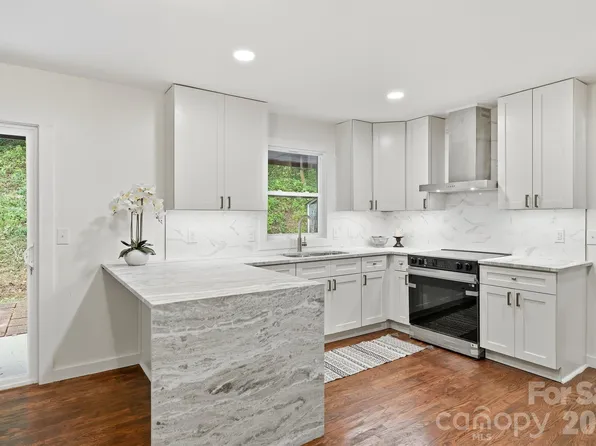 30 Top Of The Mountain Rd, Hendersonville, NC 28739