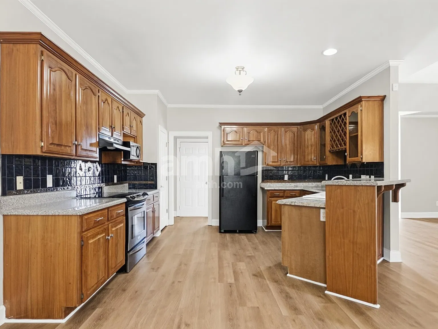 3 bed, 2.5 bath, 2711 sqft, $2,635 — Photo 3