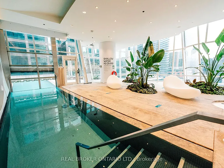 1 Bloor St E #5209 — Photo 3