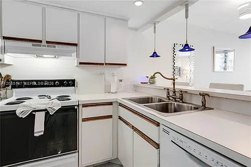 540 Brickell Key Dr Photo 1