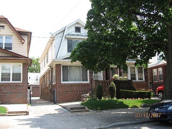Detached 4 Bedroom Duplex!