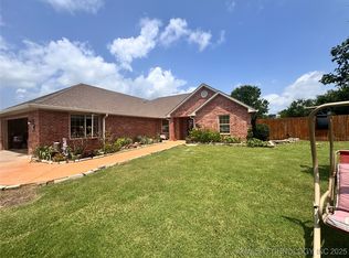 400 Scenic Cir, Ardmore, OK 73401