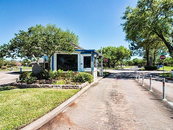 3rd image of 3314 S Country Meadows Ln