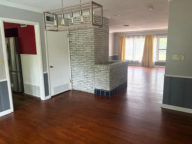 1744 Lake Shore Dr — Photo 3