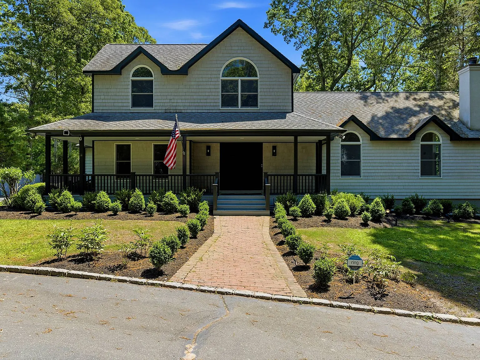 Renovated Sag Harbor With Community Bay Beach! — Photo 2