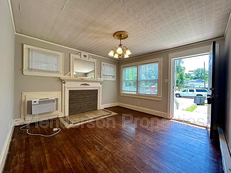 2549 Pinckney Ave — Photo 2