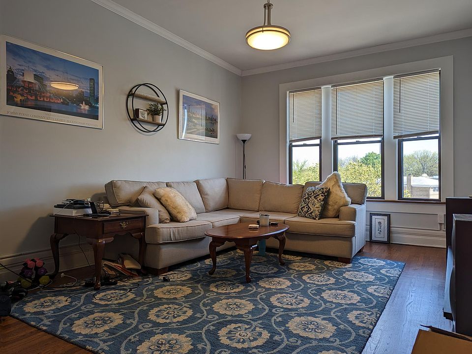 1st image of 4406 N Milwaukee Ave #3