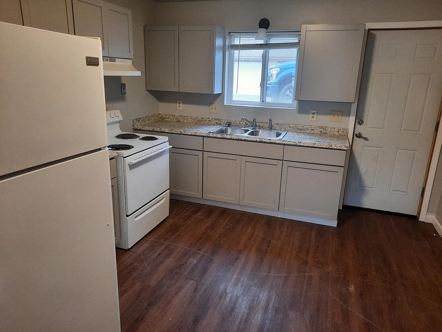 2 bed, 750 sqft, $650 — Photo 2