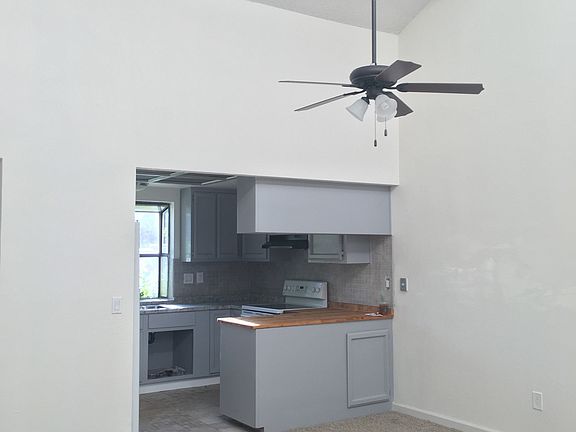 3rd image of 146 Saginaw Cir