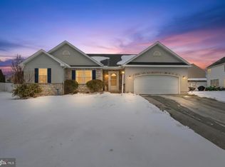 390 Pebble Beach Dr, Mount Wolf, PA 17347