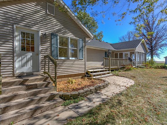 3rd image of 912 N County Road 590 E