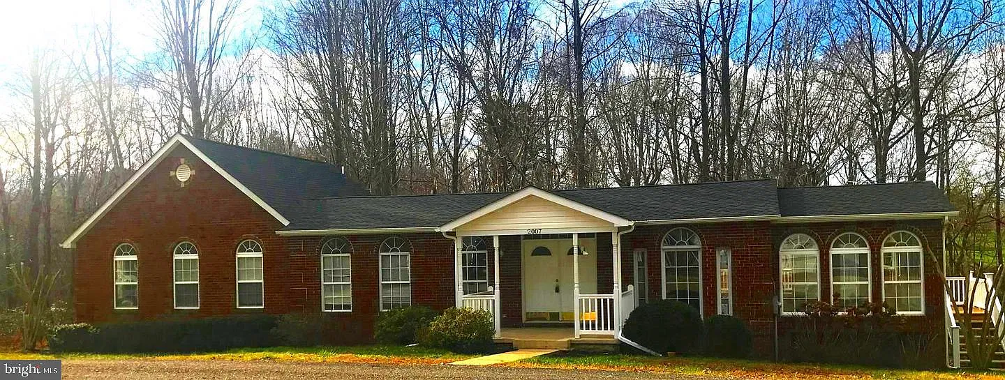 4 bed, 2.0 bath, 1992 sqft, $2,700 — Photo 1