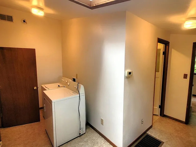 1327 Toledo St — Photo 23