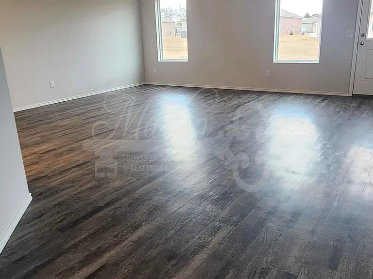 1407 Ellie Ct — Photo 4