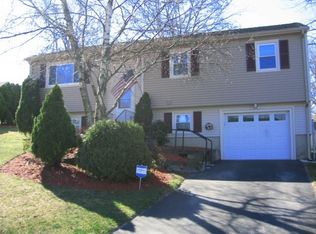 11 Blossom Dr, Cranston, RI 02920