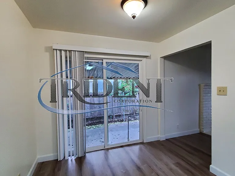 745 Queens Ave — Photo 7