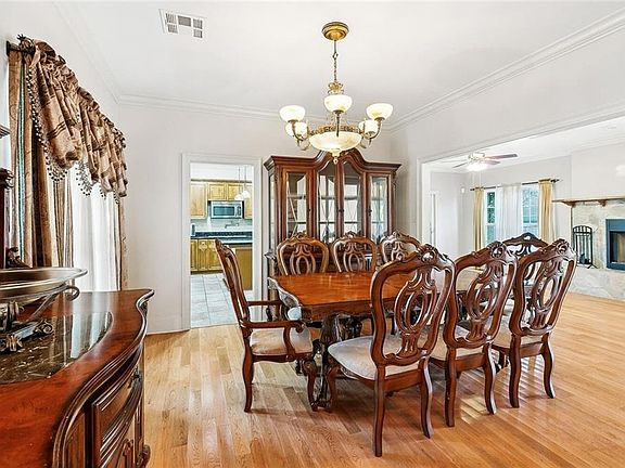 5th image of 614 W Josephine St