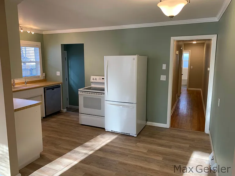 404 12th Ave N #404 — Photo 2