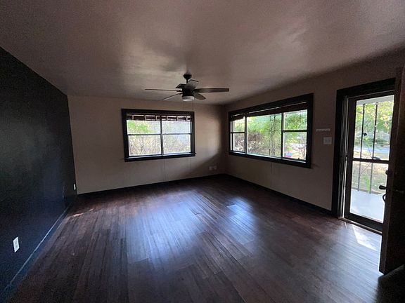 5th image of 209 S Neal St