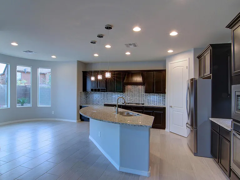 3607 E Salter Dr — Photo 3