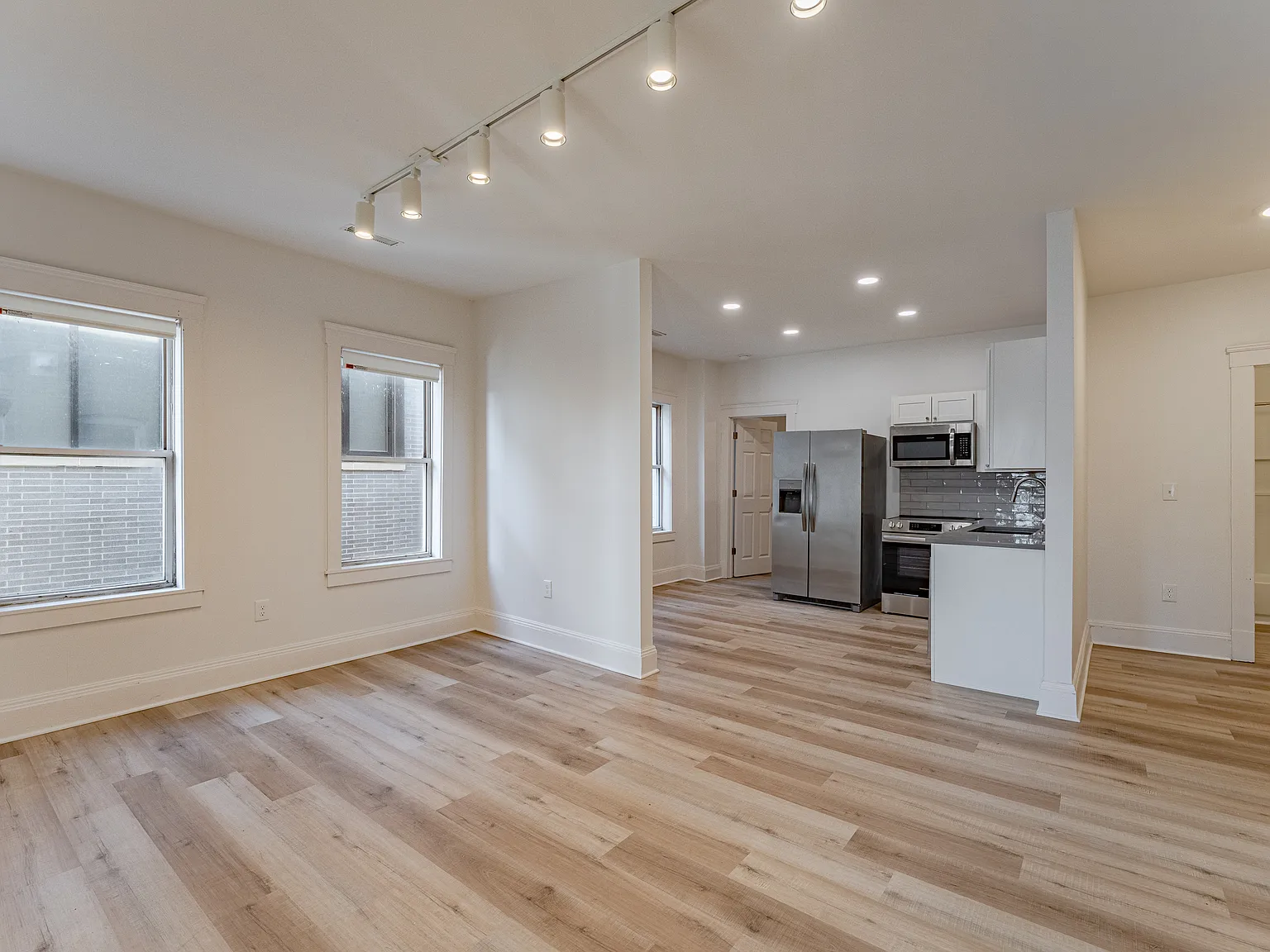 3 bed, 923 sqft, $1,950 — Photo 4