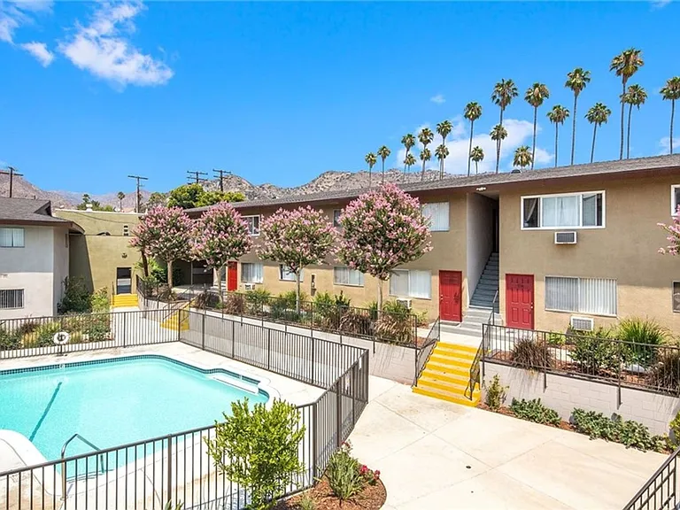 The Riviera Apartments — Photo 1