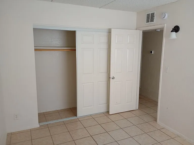401 N D St #11 — Photo 11