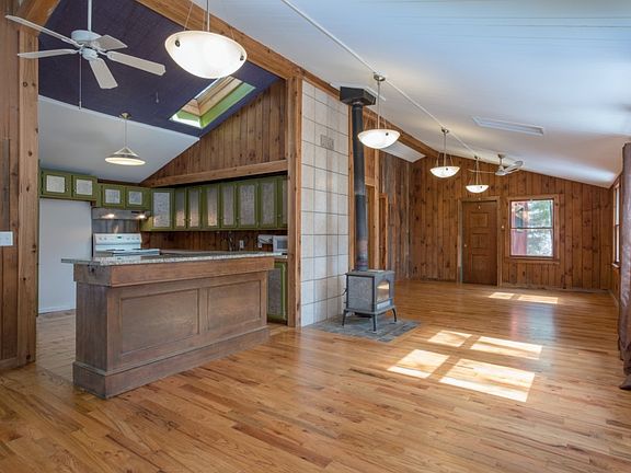4th image of 27 Lodge Trl