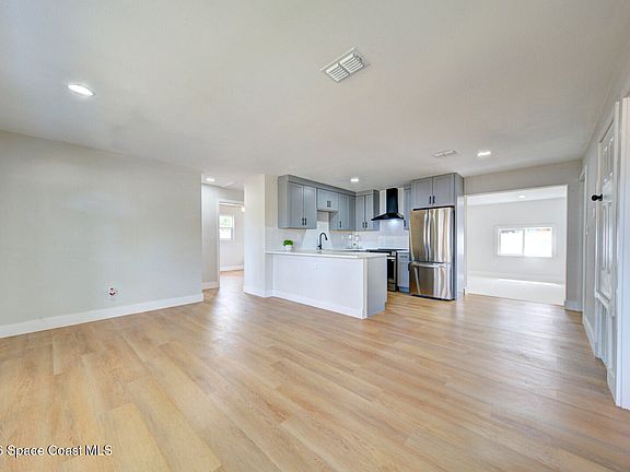 4th image of 1029 Illinois Rd