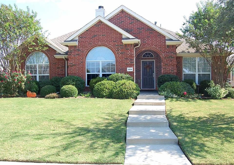 1st image of 1454 Memorial Dr