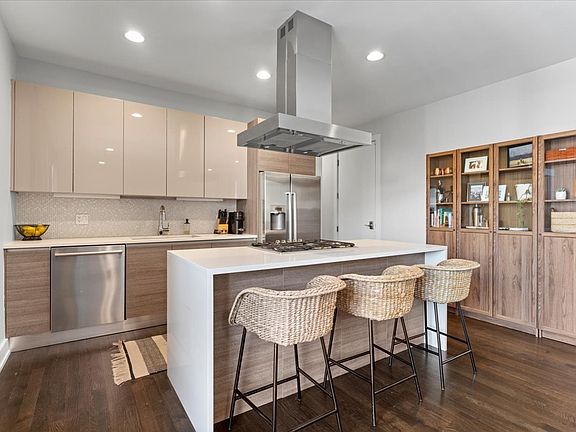 5th image of 935 N Hermitage Ave #2