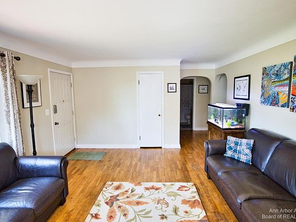 3rd image of 1383 James Ave