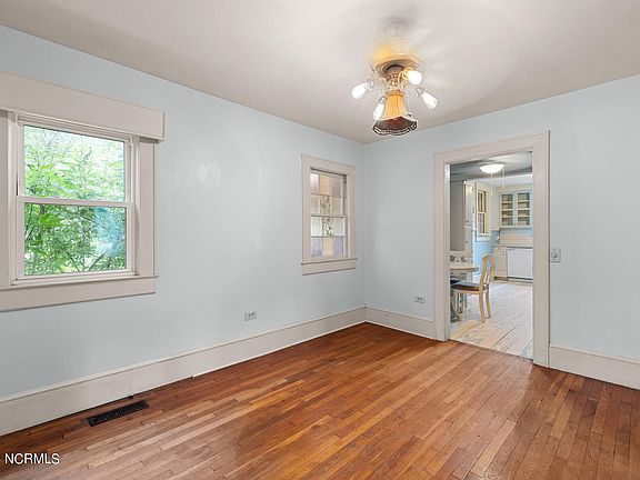 5th image of 906 E Main Street