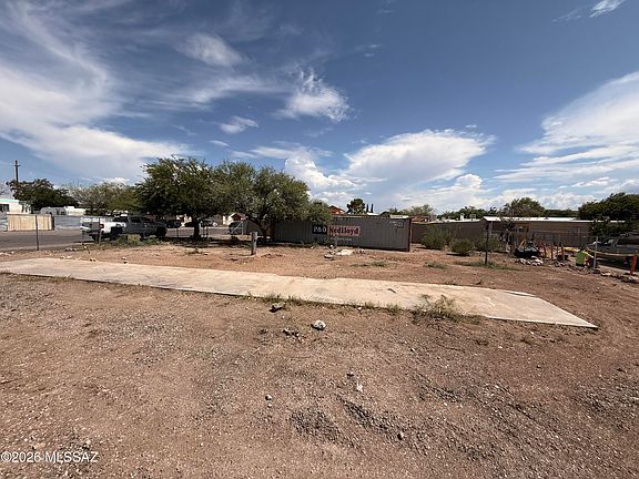 5th image of 6008 S Holly Dr