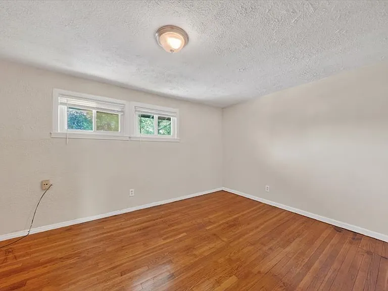8123 Manor St — Photo 15