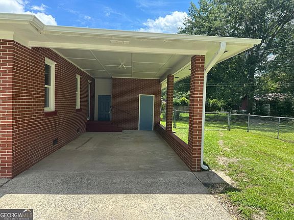 3rd image of 1300 Stonewall St