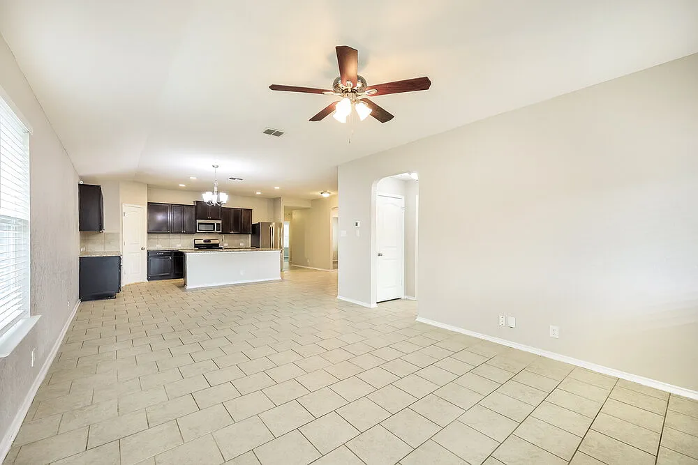 4 bed, 2.0 bath, 1703 sqft, $2,205 — Photo 4