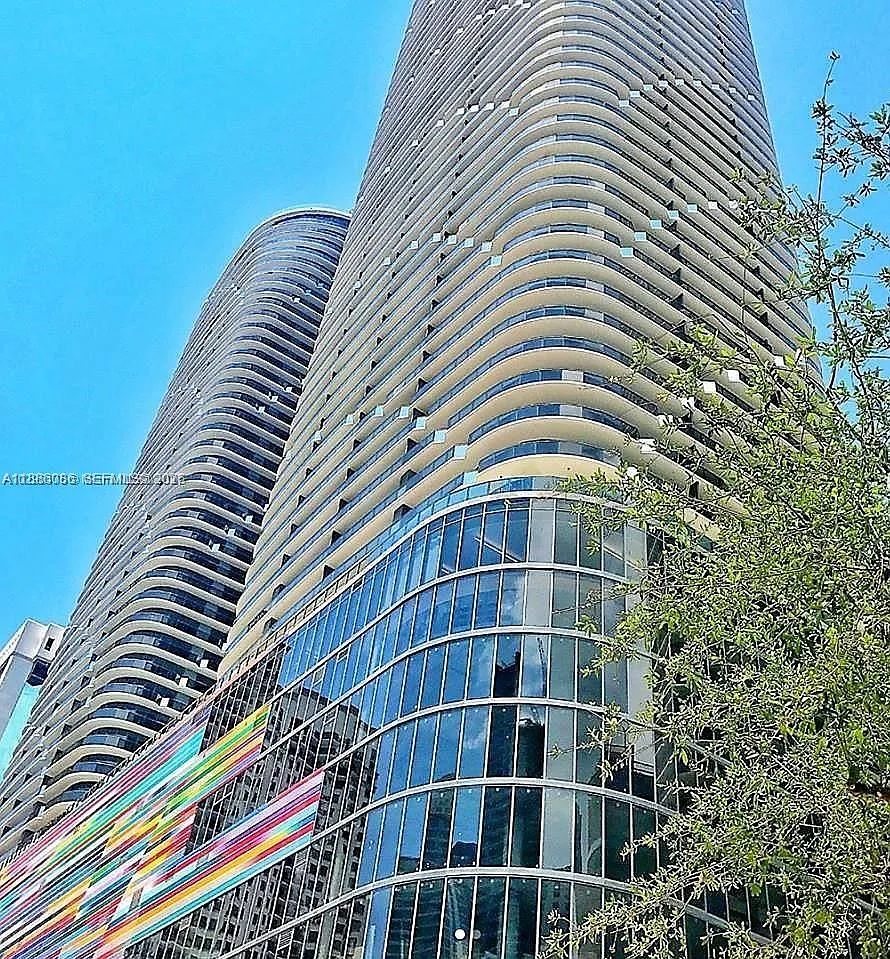 2 bed, 1100 sqft, $4,745 — Photo 2