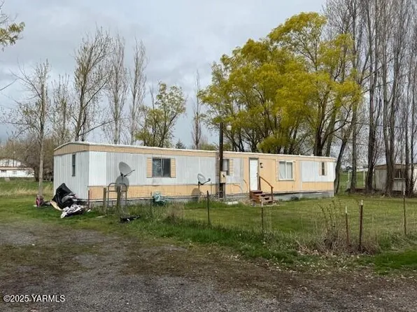 51 Trepanier Ln, Tieton, WA 98947