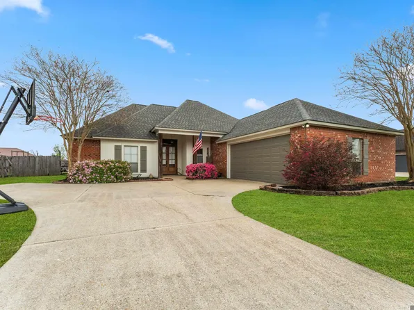 12490 Plantation Creek Dr, Geismar, LA 70734